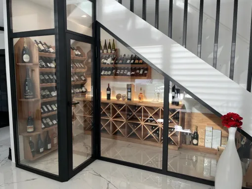 Cave à vin sous escalier à La Farre-les-Olivier : un projet d'exception, Vitrolles, EDC13