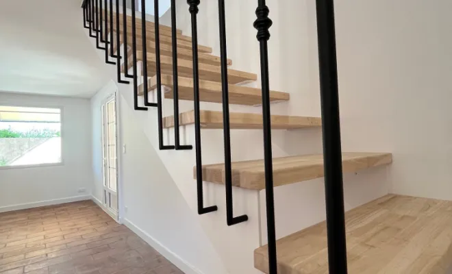 Fabrication d'un escalier métallique et bois sur la commune d'Aix en Provence, Vitrolles, EDC13