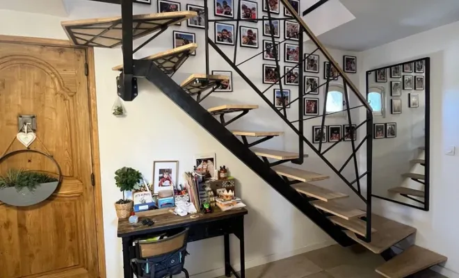 Escalier limon central acier brut sur Marseille, Vitrolles, EDC13