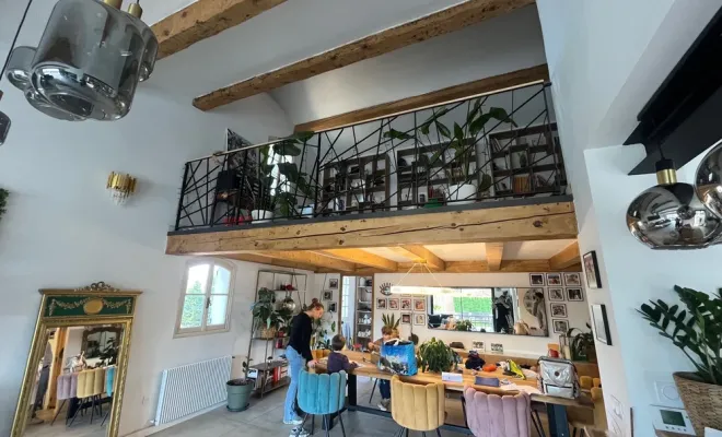 Escalier limon central acier brut sur Marseille, Vitrolles, EDC13