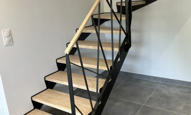 Escaliers en métal sur mesure, Puy sainte Reparade, EDC13